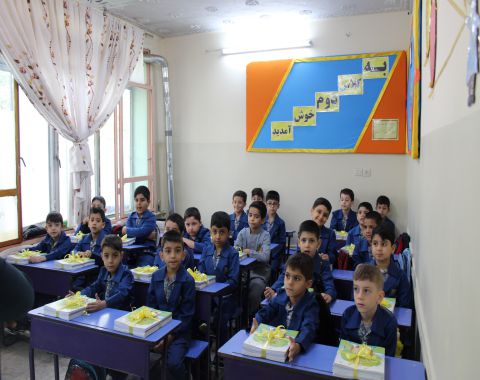 حضور دانش آموزان در کلاس درس در اولین ساعت از سال تحصیلی جدید