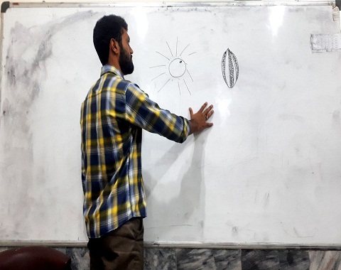 آموزش اخلاق و آداب معاشرت در کلاس قرآن آقای خادمی پور